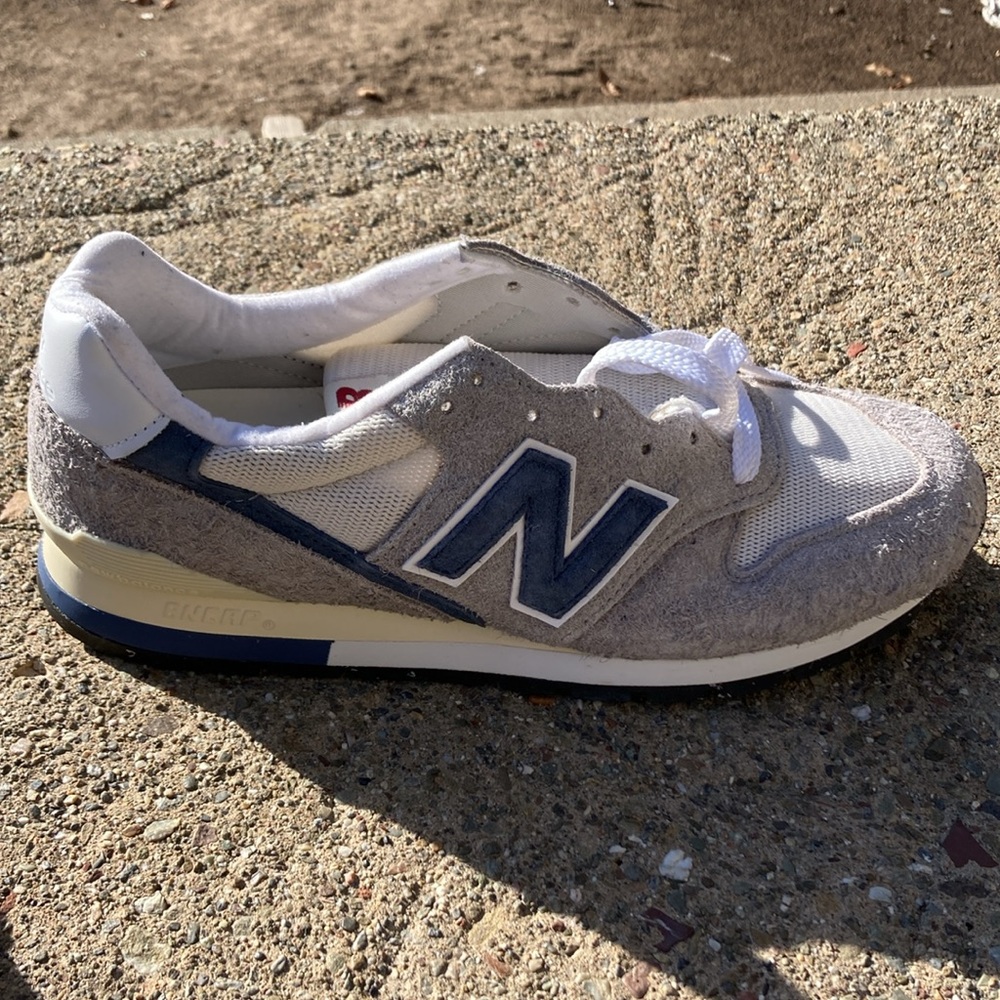 New balance shoes brand new comes with blue laces
